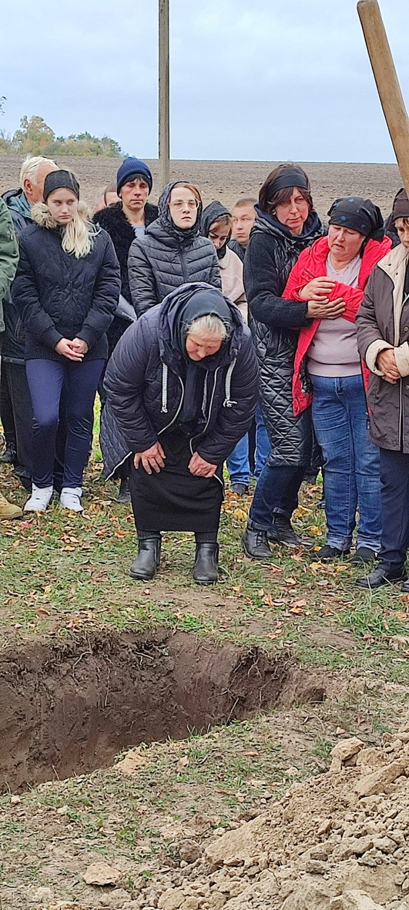 Зійшлося усе село: поховали 29-річного сапера з Луцького району Віталія Костюка. Фото