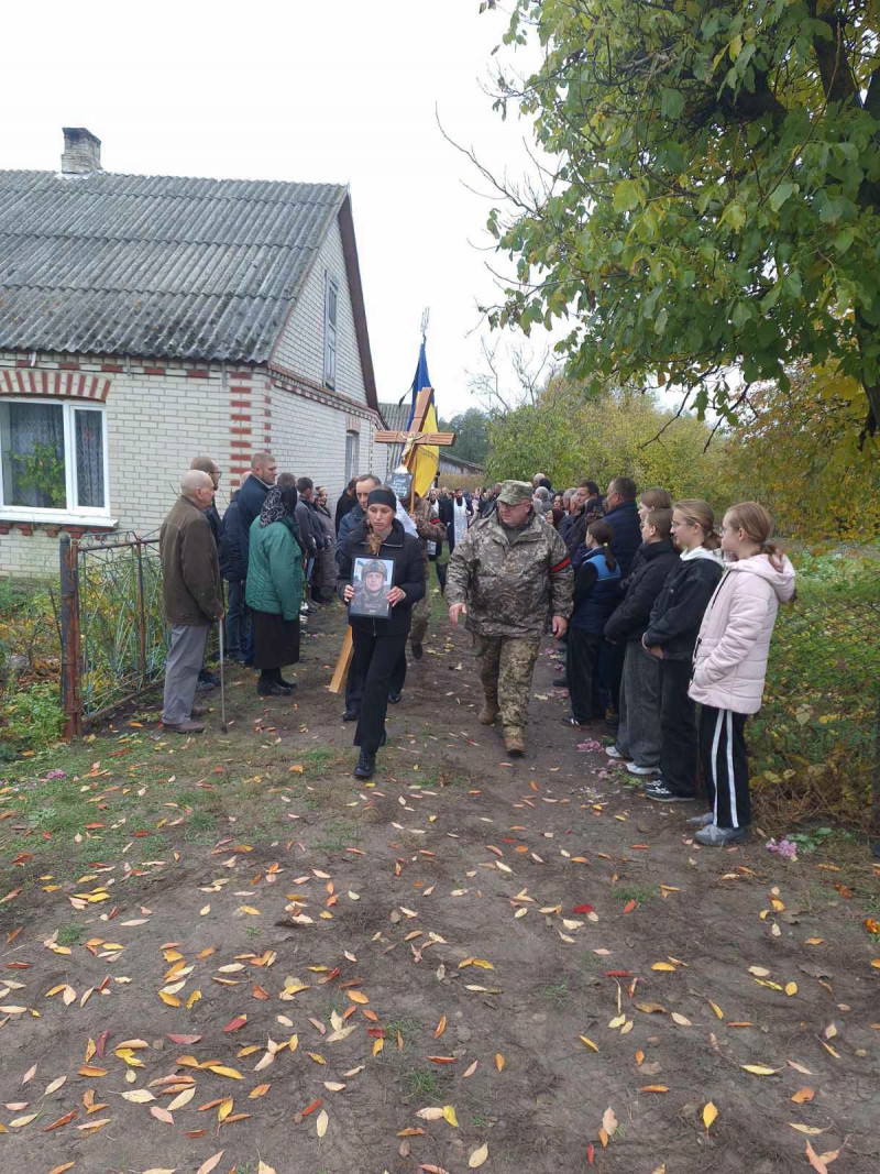Майже півтора року вважався зниклим безвісти: на Волині провели в останню дорогу Героя Андрія Смоляра