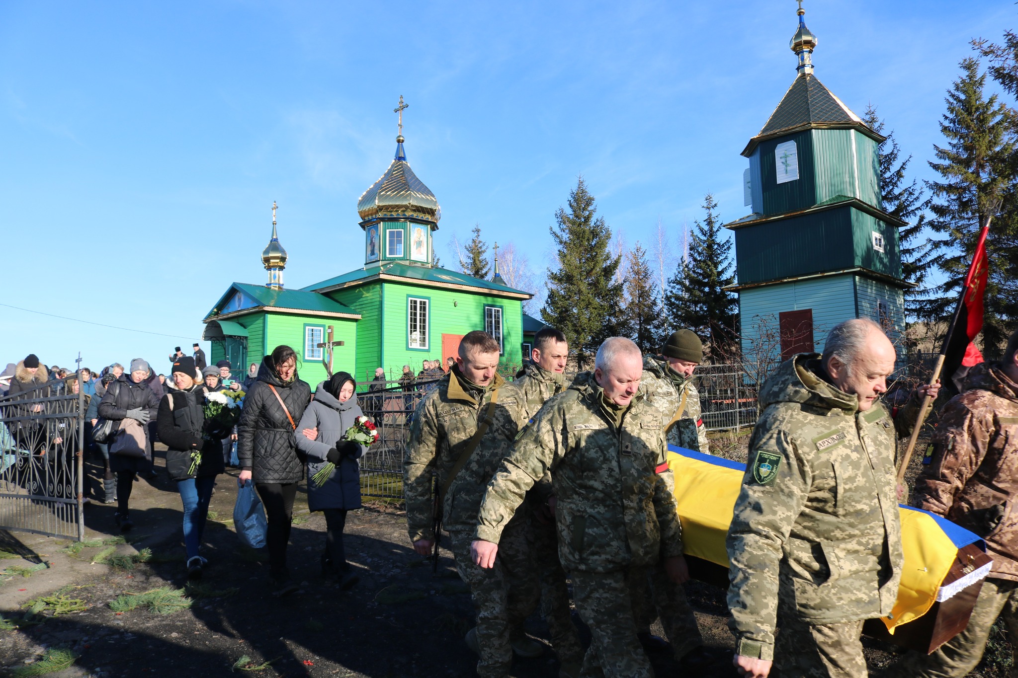 Прощання в останній день 2024 року: на Волині поховали загиблого Героя Володимира Вельгуса