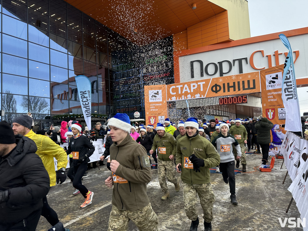 «Миколайчики, біжіть»: як у Луцьку відбувався благодійно-спортивний забіг. Фоторепортаж
