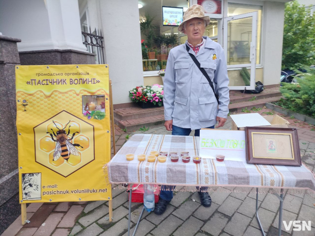 Як у центрі Луцька освячували кошики на Яблучний Спас. ФОТО