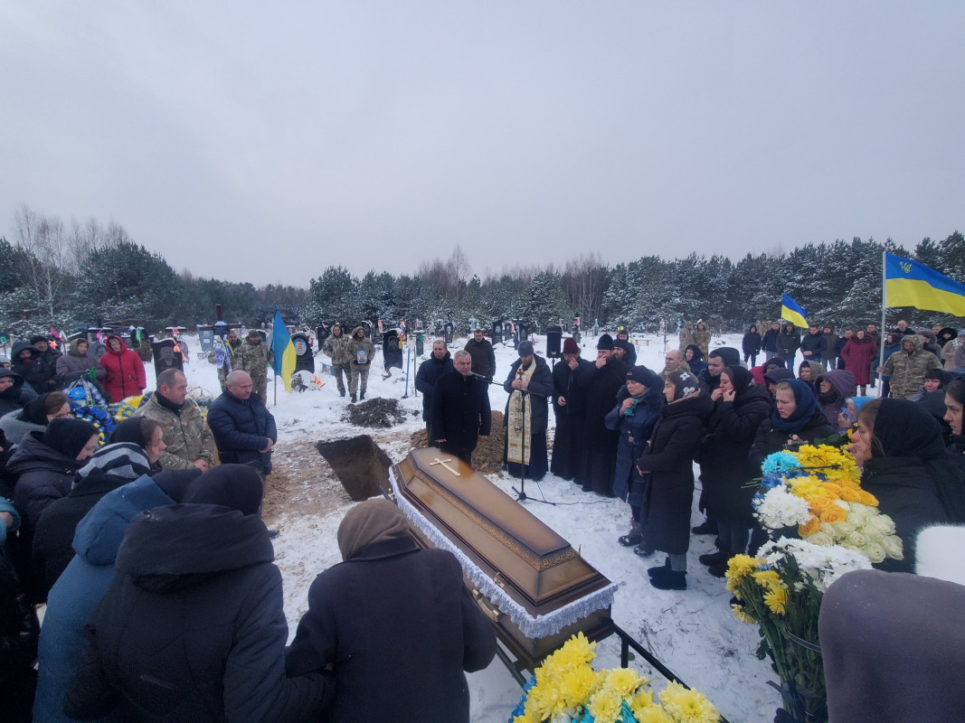 Не дожив до Перемоги, але наблизив її ціною власного життя: на Волині попрощалися з бойовим медиком.