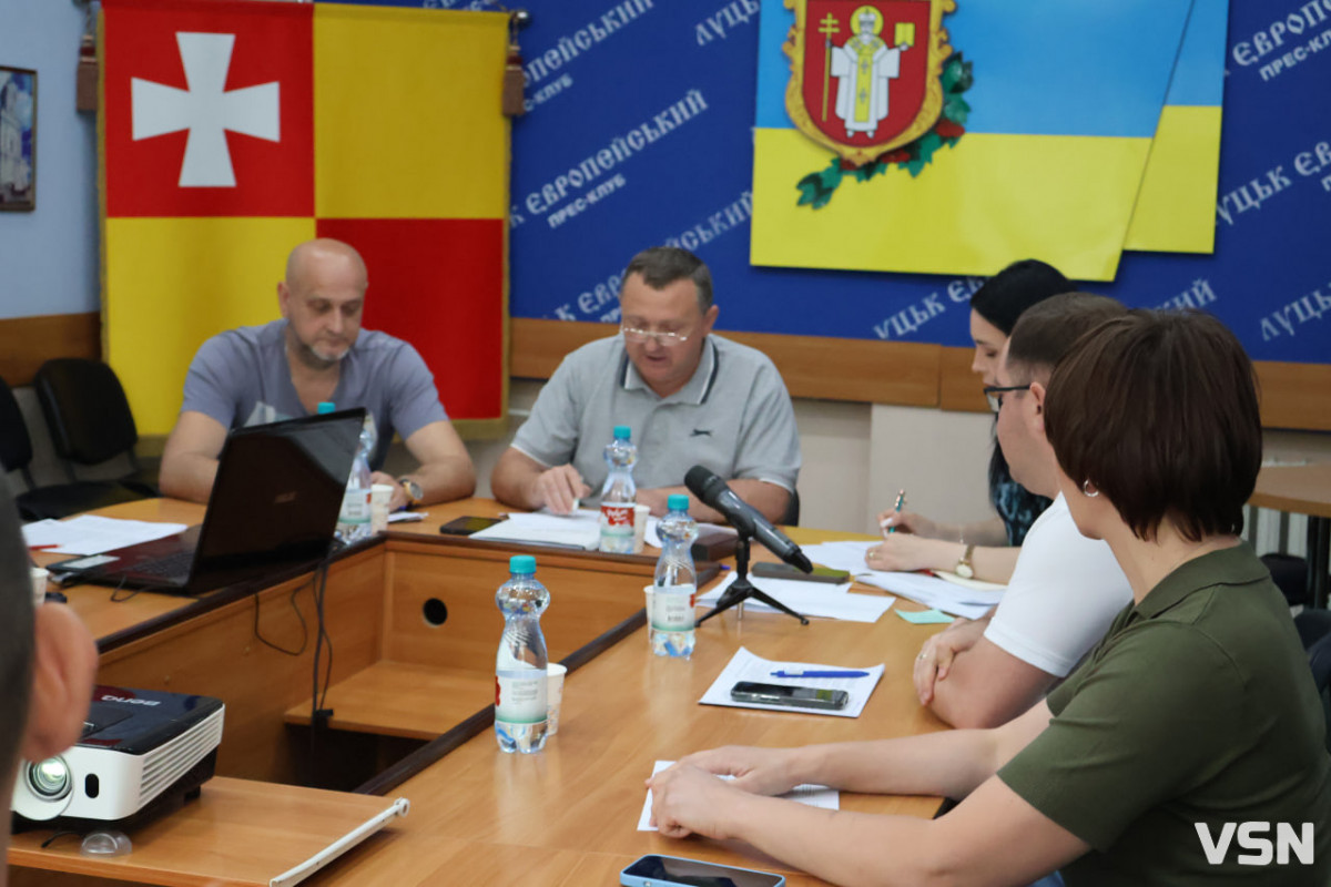 За розбиті бордюри - штраф: у Луцьку муніципали візьмуться за керівників комунальних служб