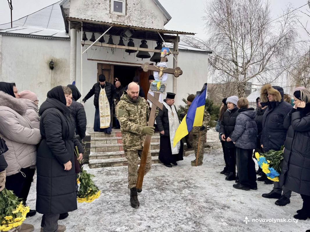 У Нововолинську віддали шану Герою Юрію Деносу, який поліг у бою на Харківщині