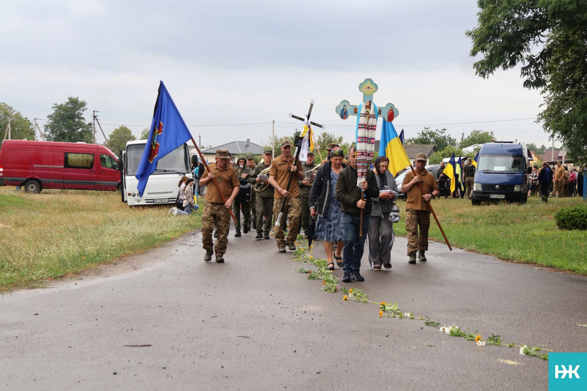 На Волині попрощалися із захисником Сергієм Клапінським, життя якого трагічно обірвала ДТП