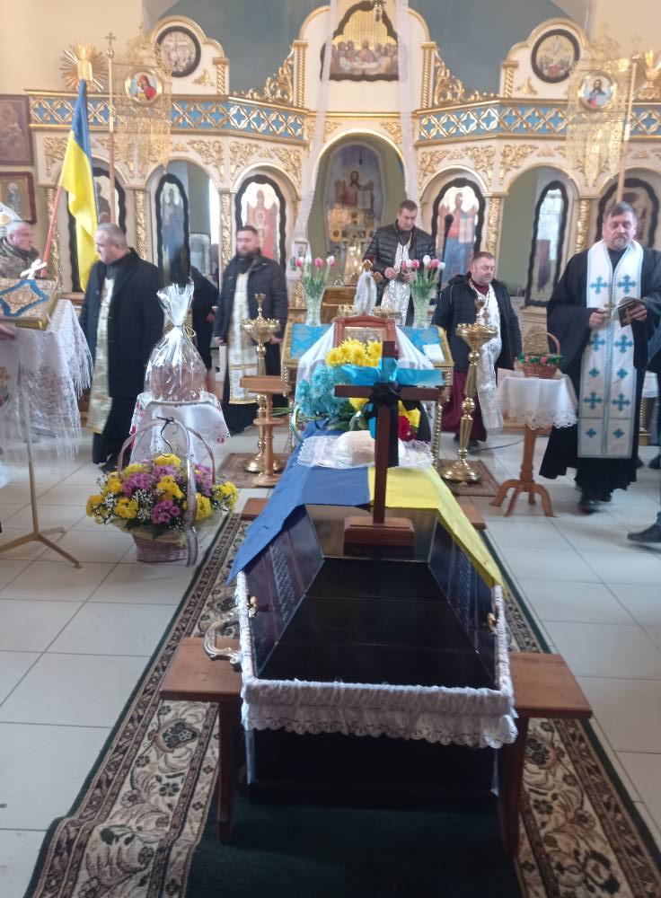 Відспівали у храмі, який допомагав будувати: на Волині попрощались з Героєм Олександром Аристовим