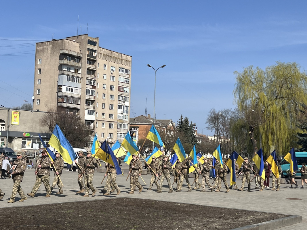 Ковелі у жалобі: громада провела в останню дорогу Героїв — Бориса Нестерука та Олександра Кратюка