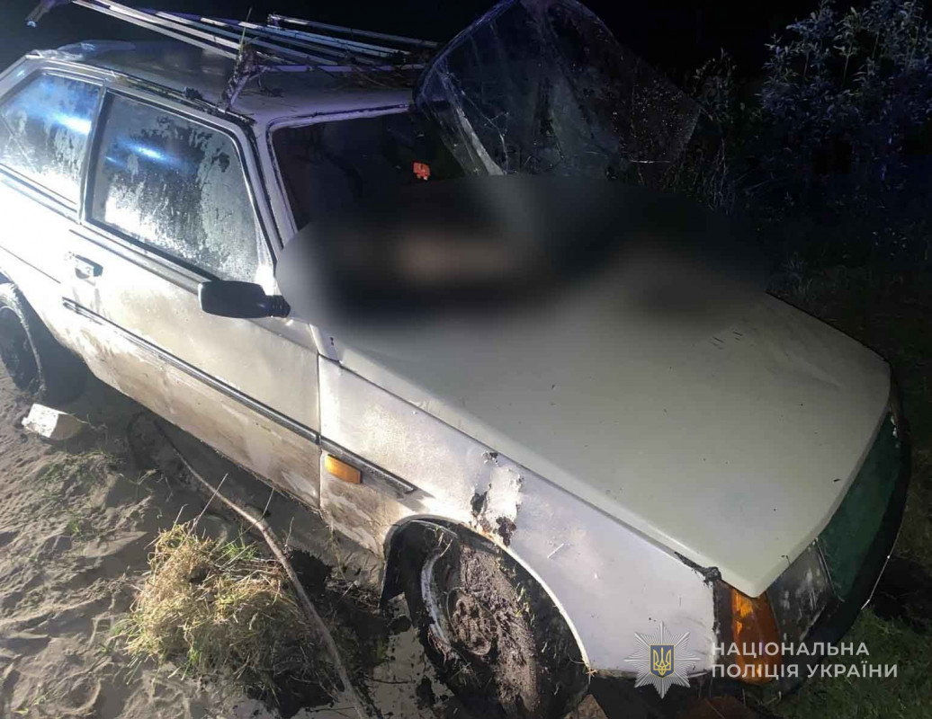 Трагічна ДТП на Волині: авто злетіло у став, загинули водій і пасажир