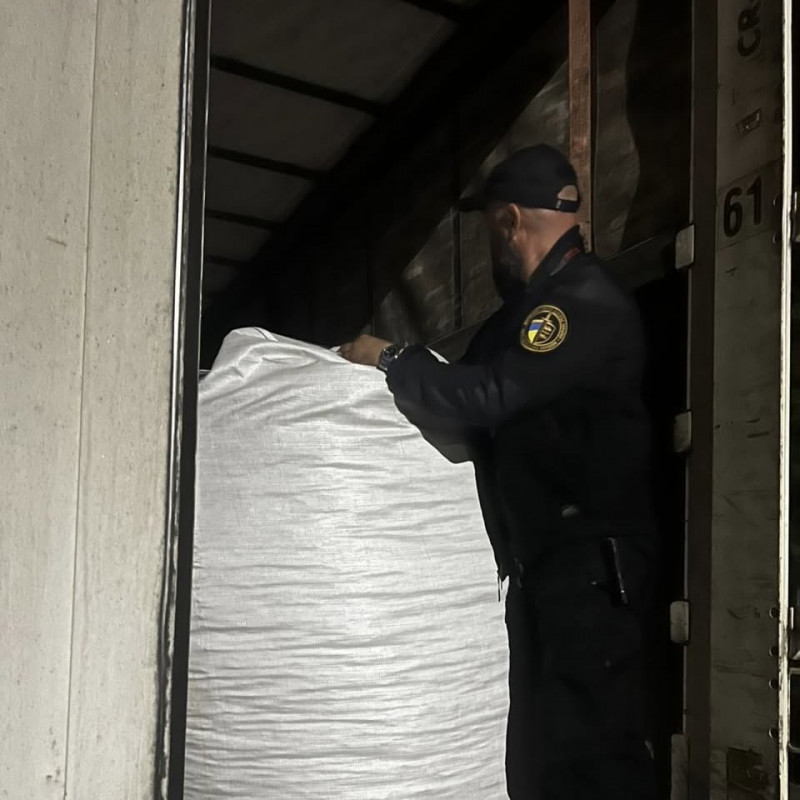 На волинському кордоні під цинковим порошком хотіли провезти понад 16 тонн брухту дорогоцінних металів