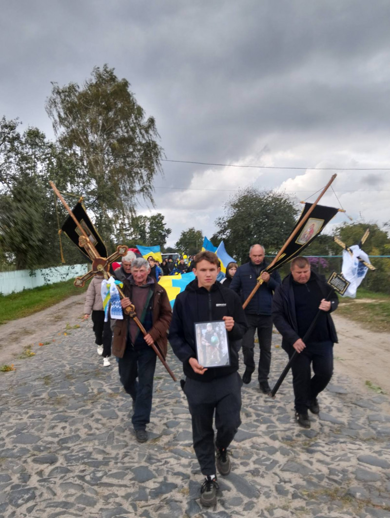 Життя обірвалось внаслідок важких поранень: на Волині попрощались з Героєм Володимиром Андрійчуком
