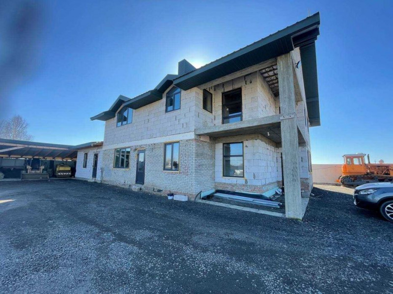 Біля Луцька виставили на продаж діючий бетонний завод за понад 130 мільйонів