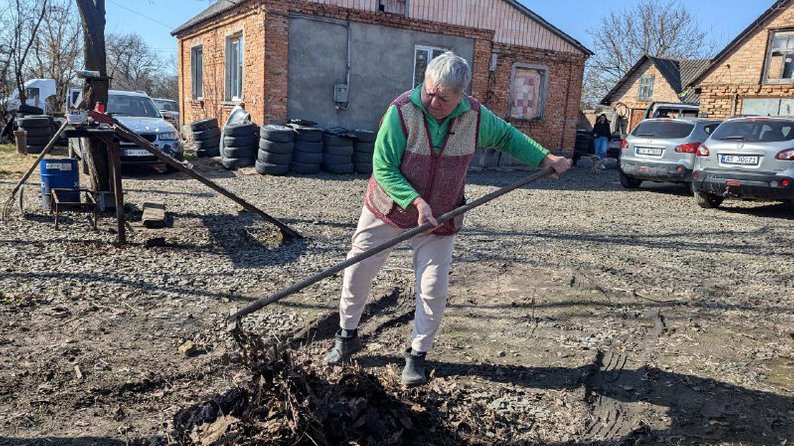 Бабуся та онука з Луганщини допомагають ЗСУ та будують нове життя на Волині