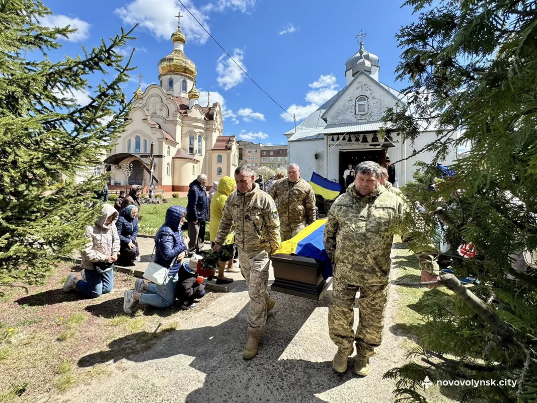 Тривалий час вважався зниклим безвісти: на Волині попрощалися з Героєм Олександром Шпуром