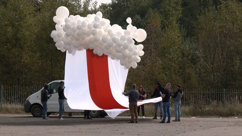 На Волині підняли в повітря заборонений у Білорусі історичний прапор