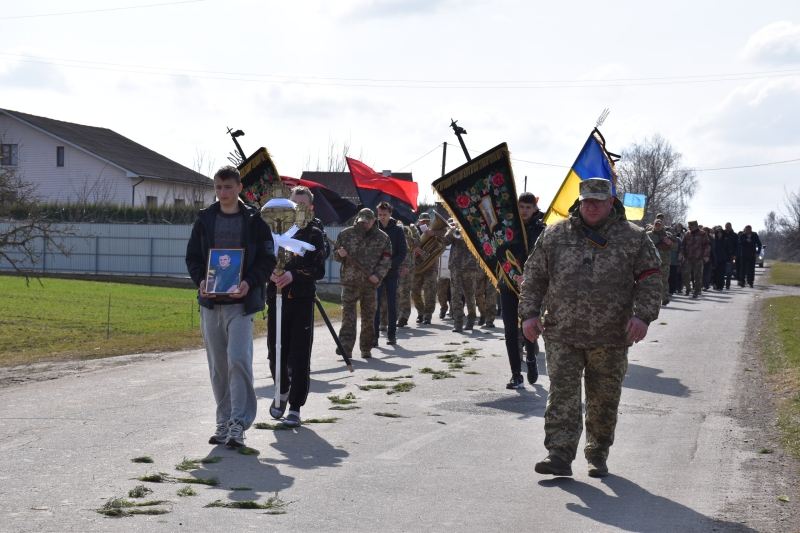 На Волині в останню путь провели захисника України Віталія Киричука