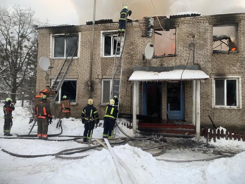 «Згоріло все. Нічого не залишилося»: на Волині після пожежі житло п’яти сімей наразі відбудувати неможливо