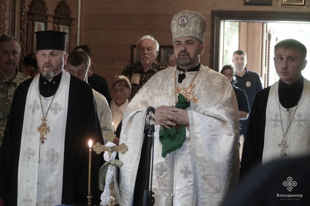 Донька залишилася без надійного батьківського плеча, а брати втратили рідну душу: на Волині попрощалися з Героєм Анатолієм Ковальчуком