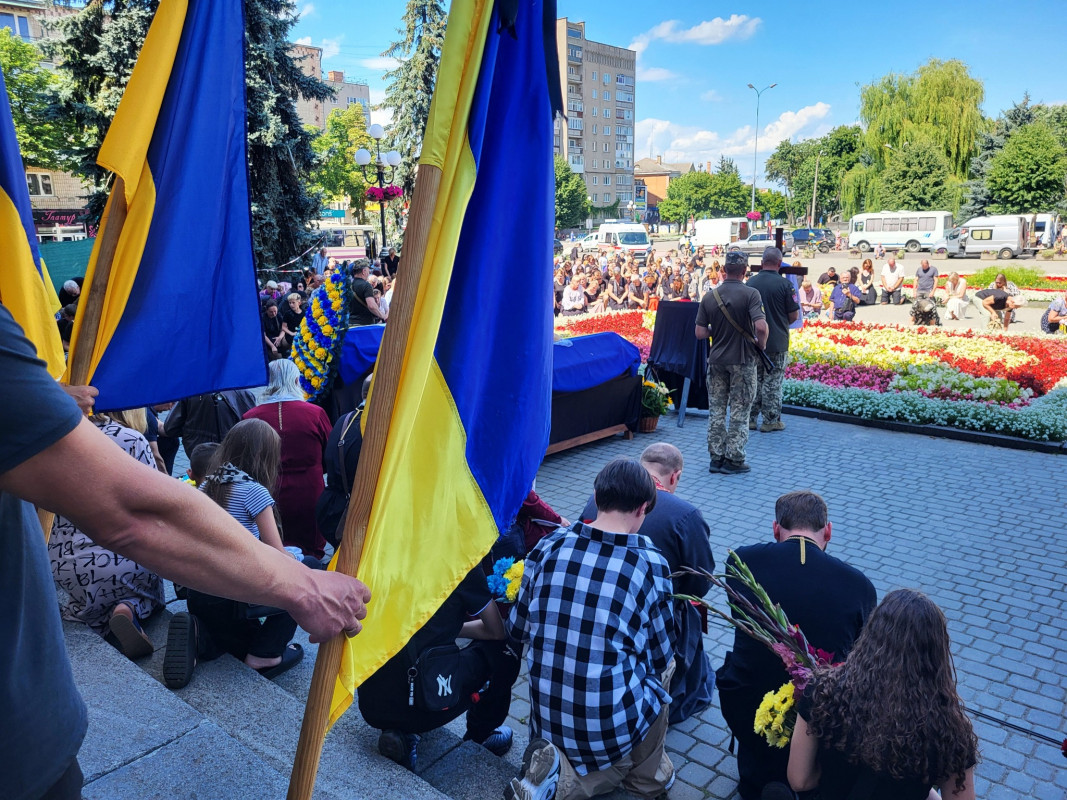 Навіки 30 і 38: на Волині в останню путь провели молодих Героїв, життя яких забрала війна