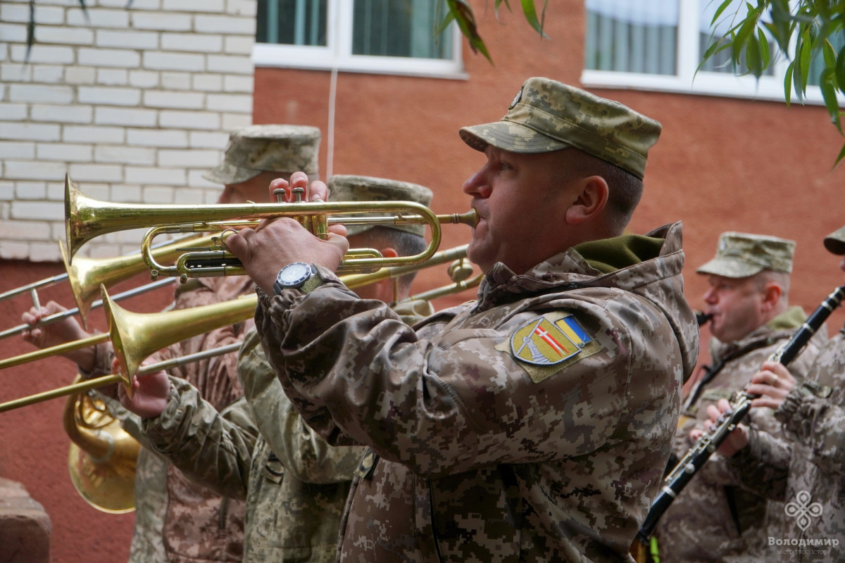 У Володимирі в гімназії №3 випускників-Героїв вшанували меморіальними дошками