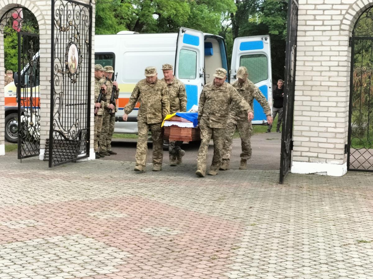 І навіть небо прощалося сльозами: на Волині провели в останню путь Героя Сергія Богуцького