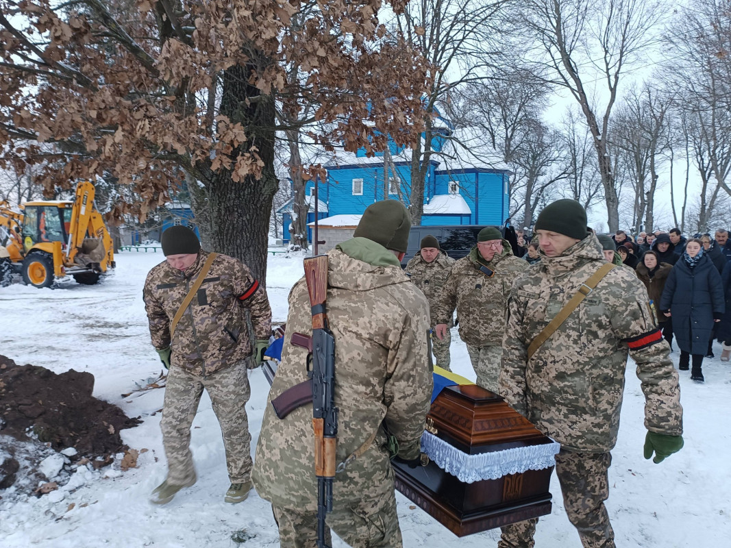 Тривалий час вважався зниклим безвісти: на Волині попрощалися з Героєм Володимиром Вакульчуком