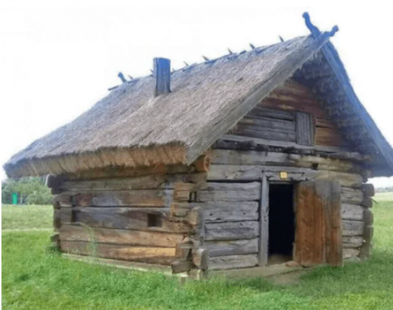 438 років історії: унікальний дерев’яний будинок на Волині вражає збереженістю та старовинною архітектурою