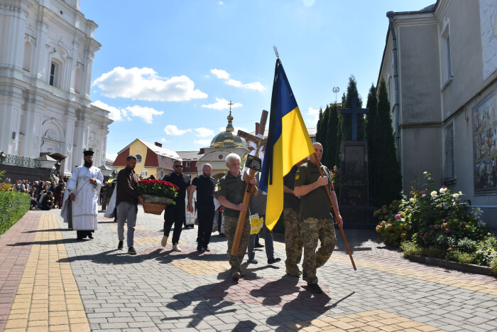 Загинув поблизу Краматарська: у Луцьку попрощалися із Героєм Володимиром Чернишем