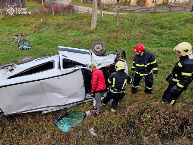 Зіткнулися потяг та авто: у якому стані постраждалі в жахливій ДТП у Луцькому районі