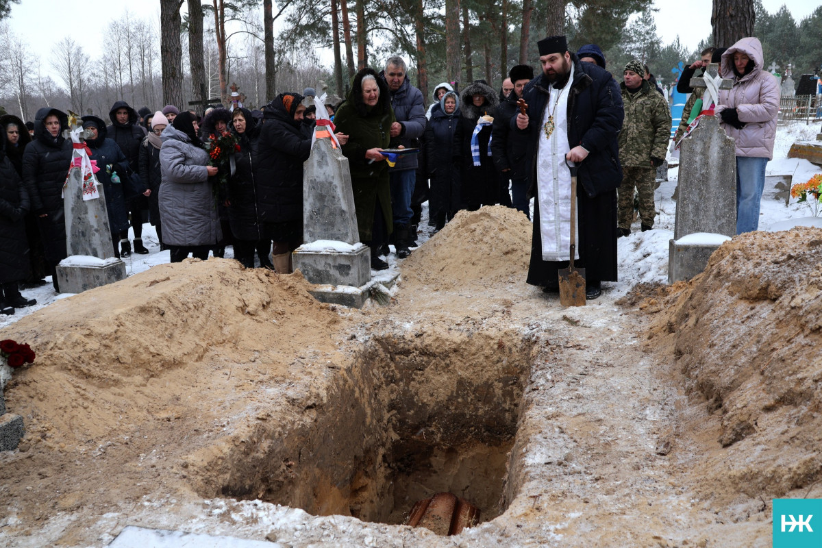 Довгою була остання дорога додому: на Волині попрощалися з воїном Володимиром Сірцем