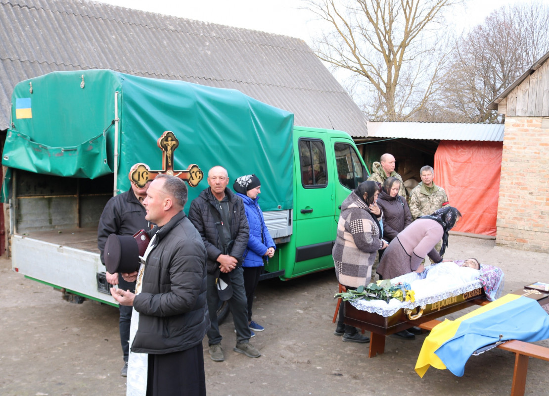 З перших днів вторгнення захищав Батьківщину: на Волині попрощалися з Героєм Василем Івановим
