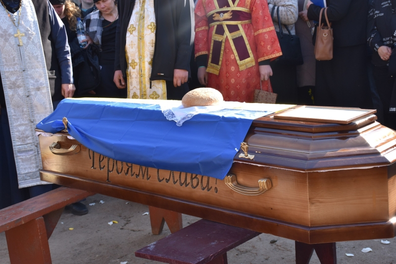 На Волині провели в останню путь 46-річного Героя Леоніда Мізернюка