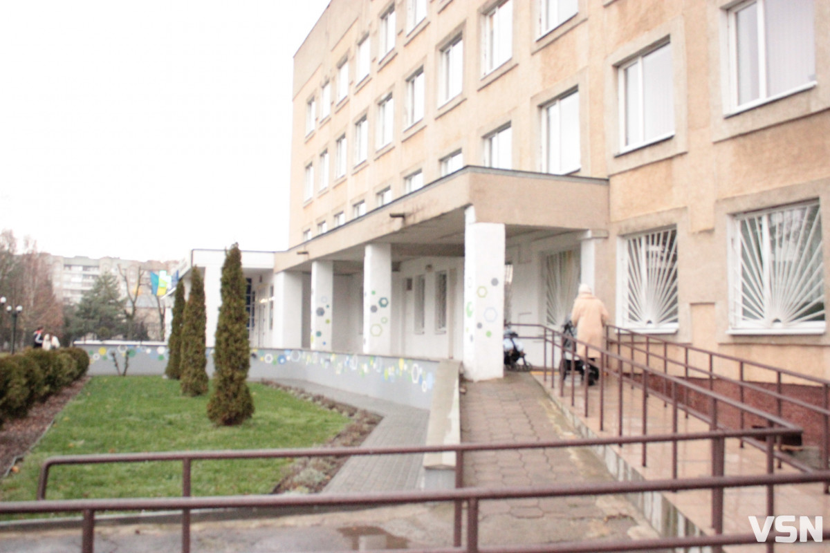 У луцьких школах та дитячій поліклініці встановили станції очистки води