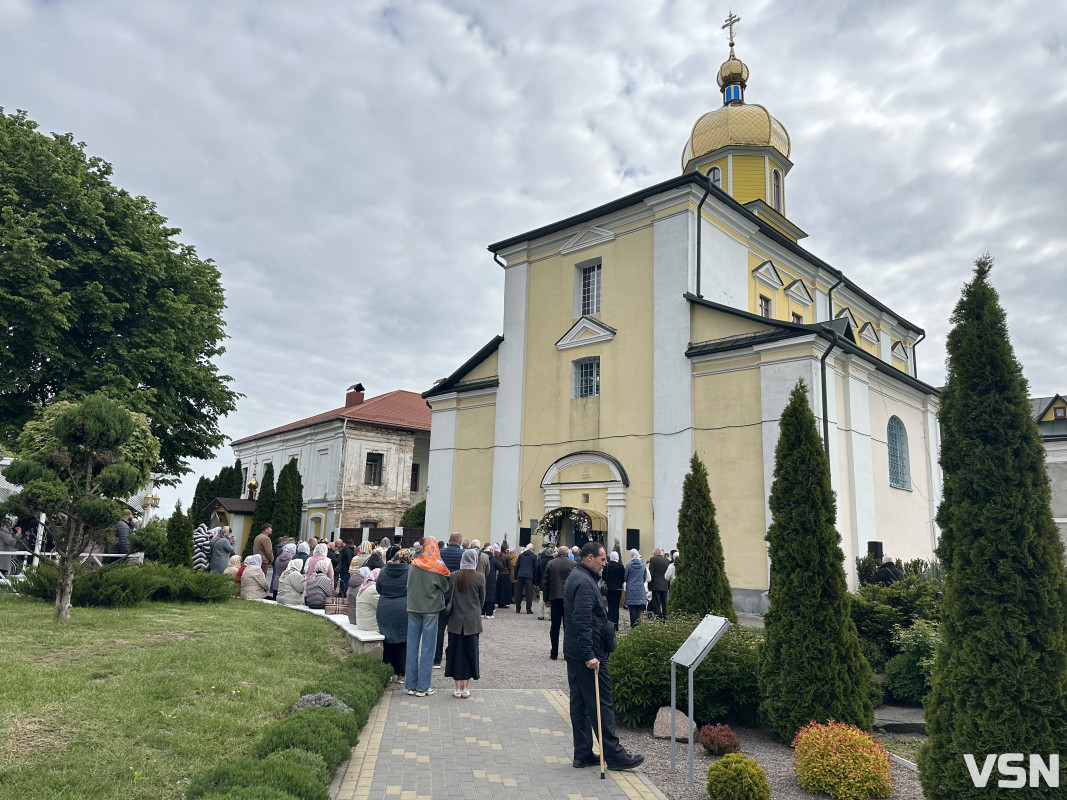 Сотні вірян прийшли на святкову літургію в Жидичинський монастир, яку очолив предстоятель ПЦУ Епіфаній