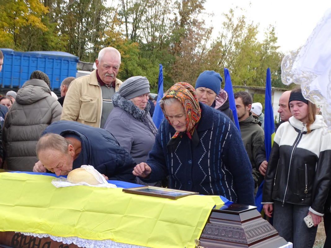 Майже рік вважався зниклим безвісти на Волині попрощались з Героєм Олександром Жуком