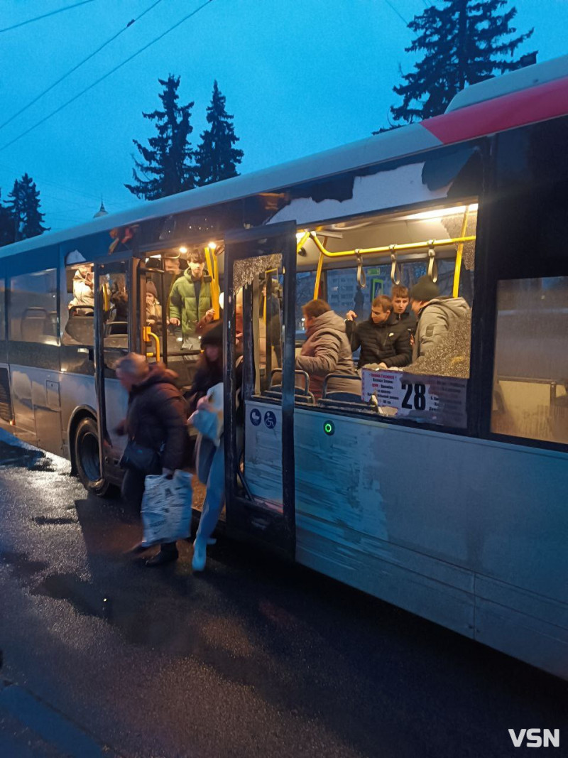 У центрі Луцька - ДТП: не розминулися два пасажирські автобуси