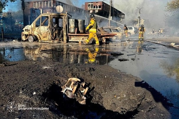 Росія атакувала українське місто: горять магазини й авто, є загиблі та поранені