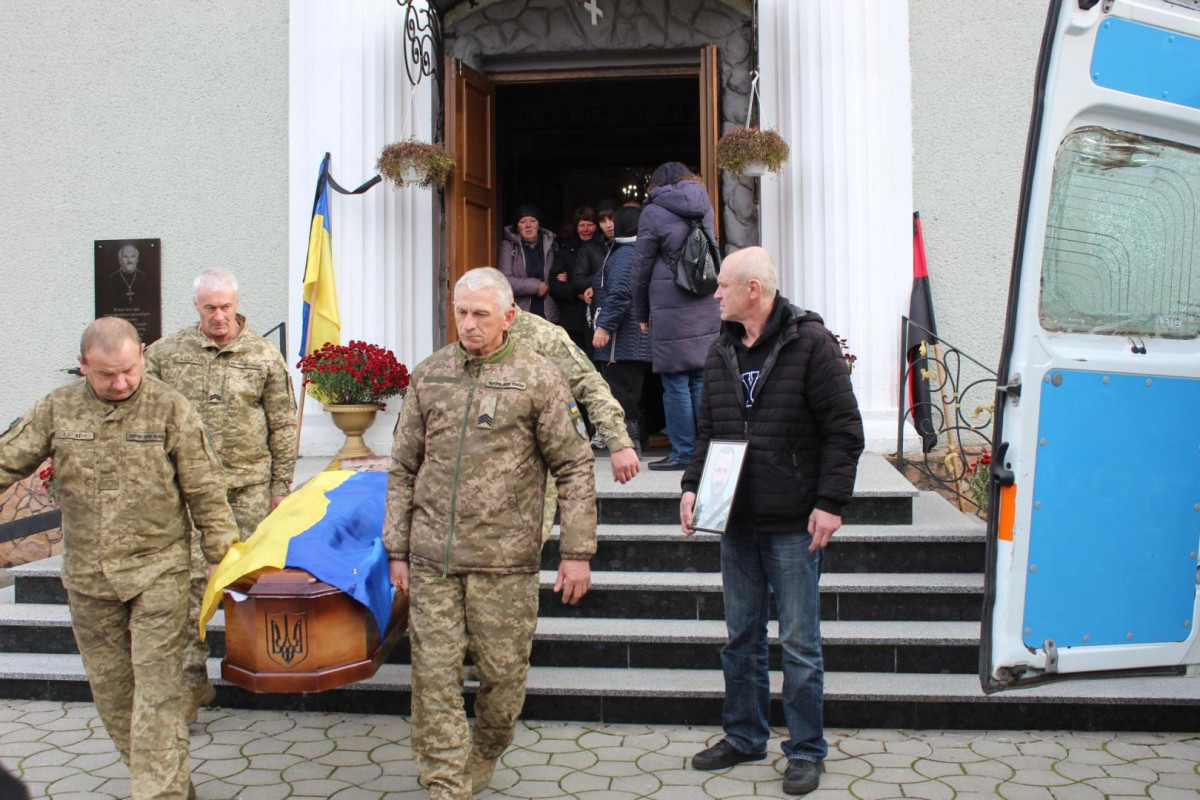 Маленький син ніколи більше не побачить тата: на Волині попрощалися з Героєм Миколою Мясковським