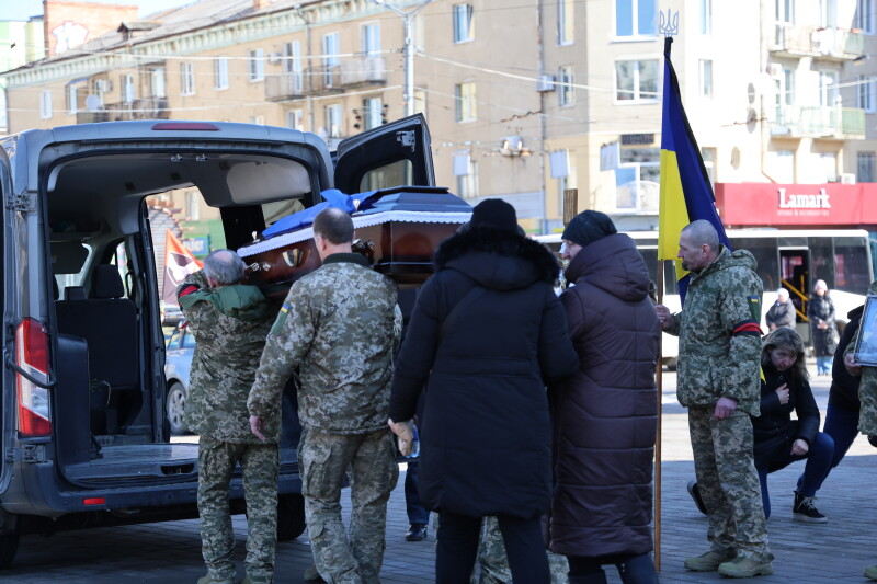 Життя обірвалося у вересні 2024 року: у Луцьку попрощалися з Героєм Олександром Кругліковим