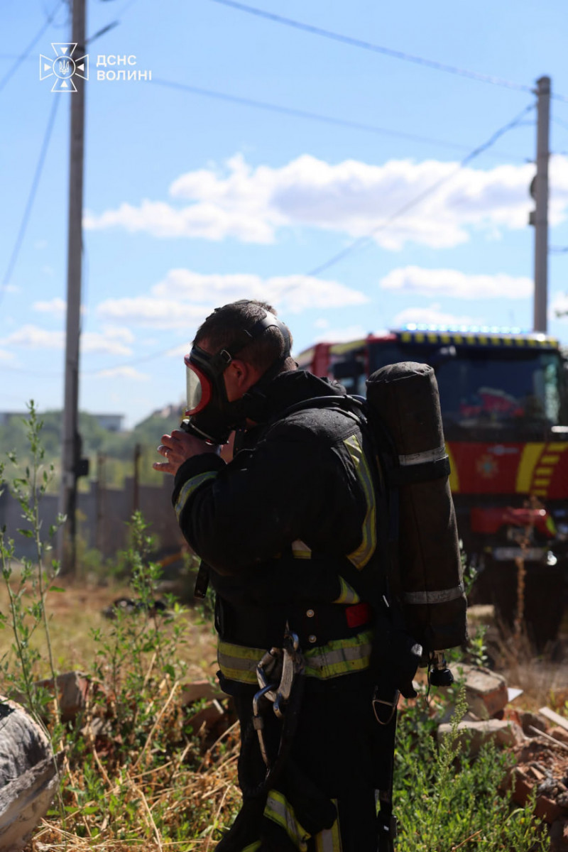Поблизу Луцька сталася пожежа в житловому будинку: власник отримав опіки та отруївся чадним газом