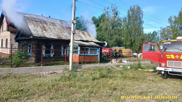 «Не залишилося нічого»: на Волині багатодітна сім’я втратила два будинки через пожежу
