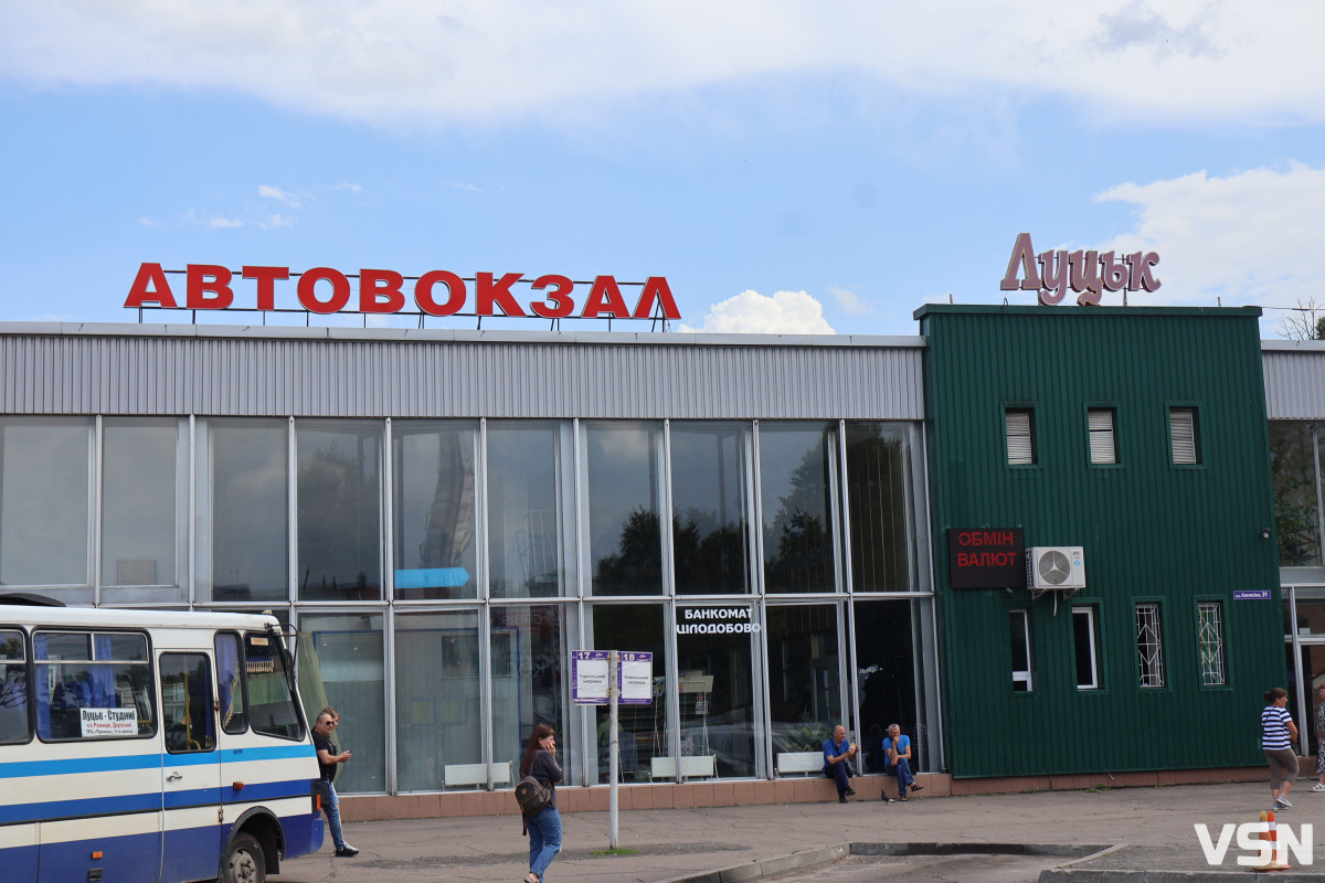 «Крики, хамство і швиряння грошей»: люди скаржаться на працівників автовокзалу у Луцьку