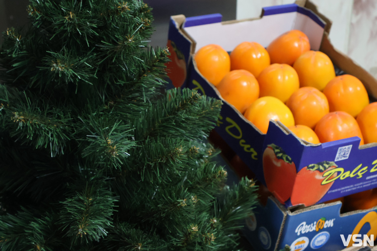 На Волині у лікарняних палатах засяяло свято: поліцейські подарували дітям день усмішок