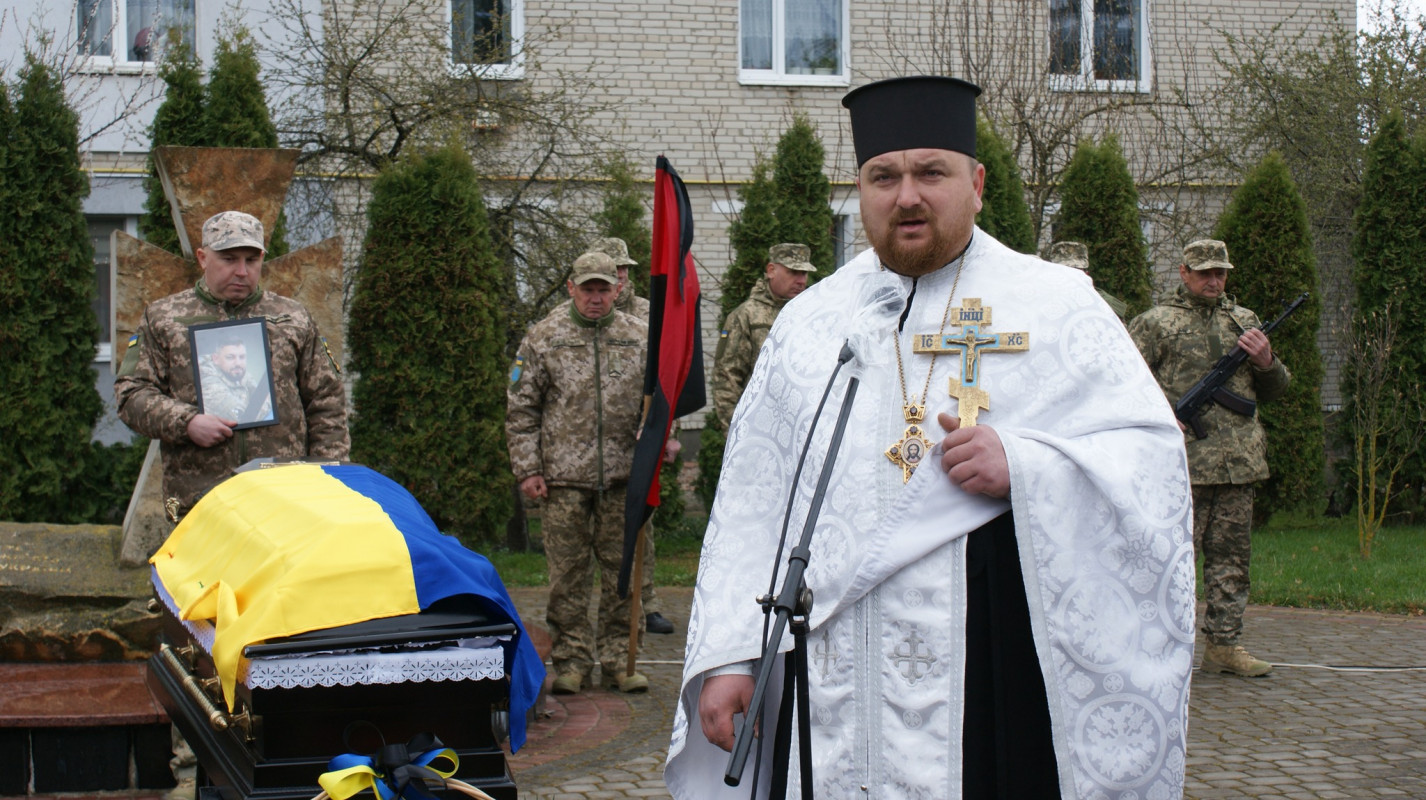 Пережив пекло війни, але загинув у ДТП: на Волині попрощалися із 31-річним воїном Вадимом Стадніком