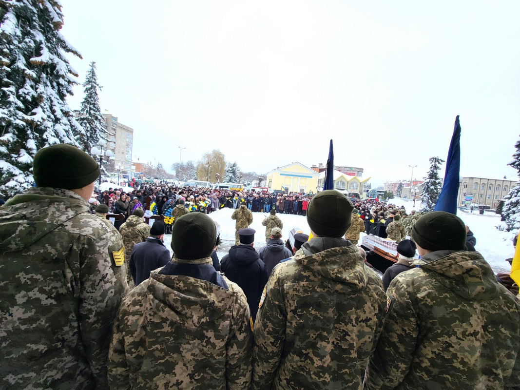 Чорний день: у громаді на Волині попрощалися відразу із трьома Героями