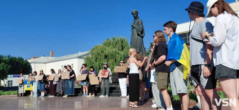 «Народ за Федорова!»: у Луцьку відбулася акція проти звільнення міністра оборони