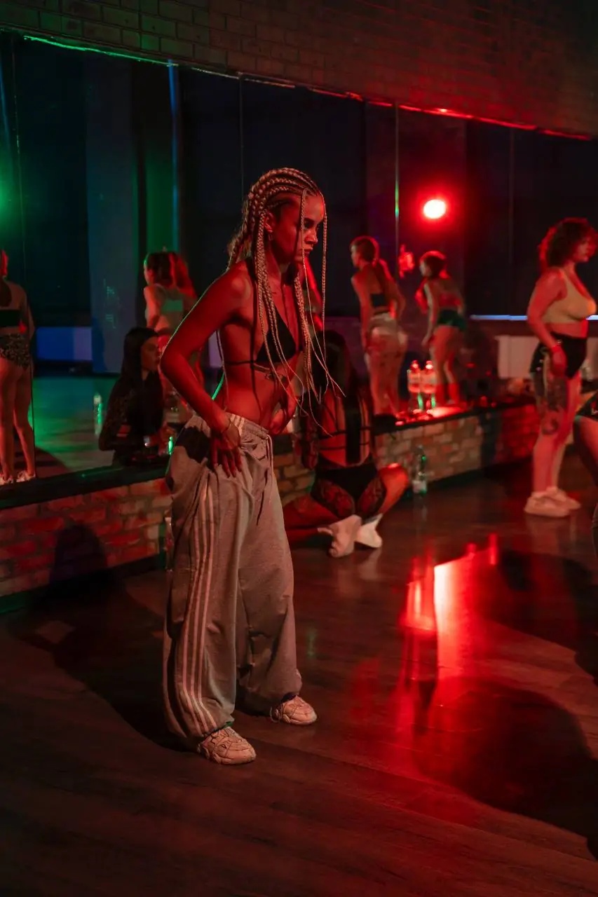 «Я вчу жінок любити себе»: історія тренерки з Волині, яка змінює життя танцями. Фото