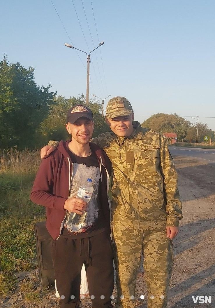 Не бачила сина мертвим і досі чекає: мама Героя з Волині виховує маленьку копію загиблого тата