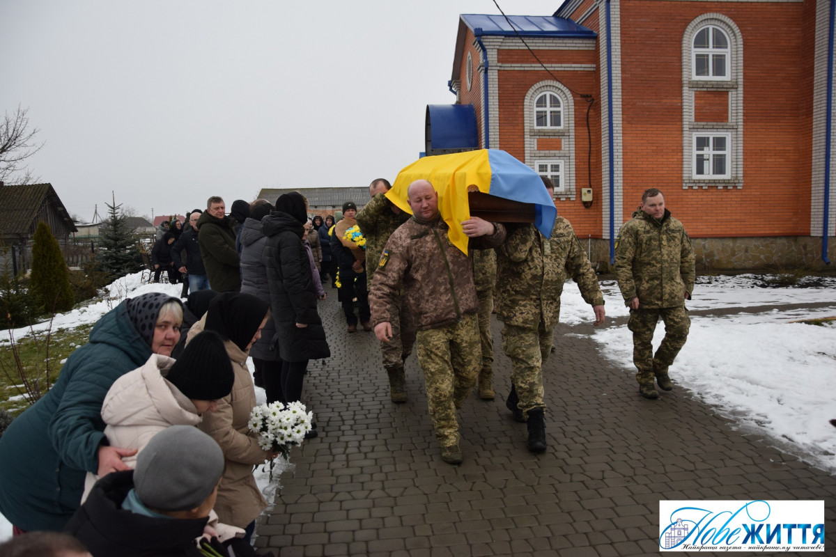 Поліг смертю хоробрих: на Волині попрощалися із 48-річним Героєм Миколою Рябіїком