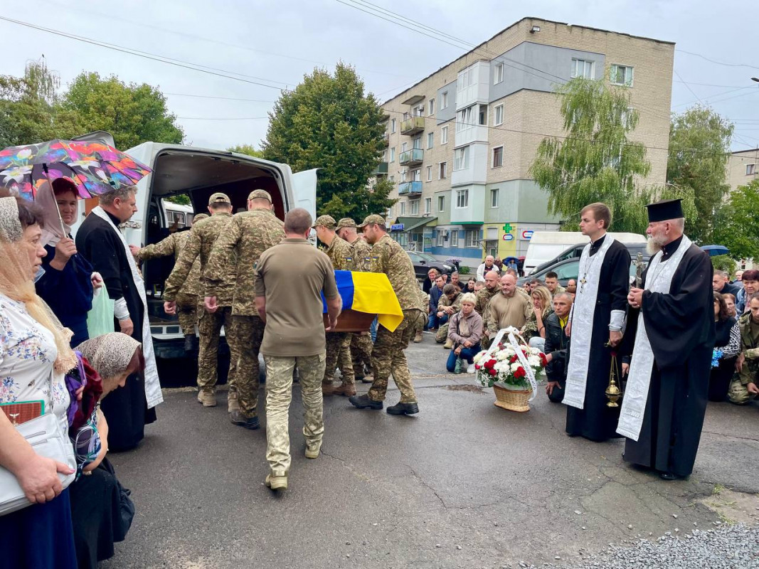 Життя забрала ворожа куля: на Волині попрощались із 23-річним захисником Радиславом Гузарем