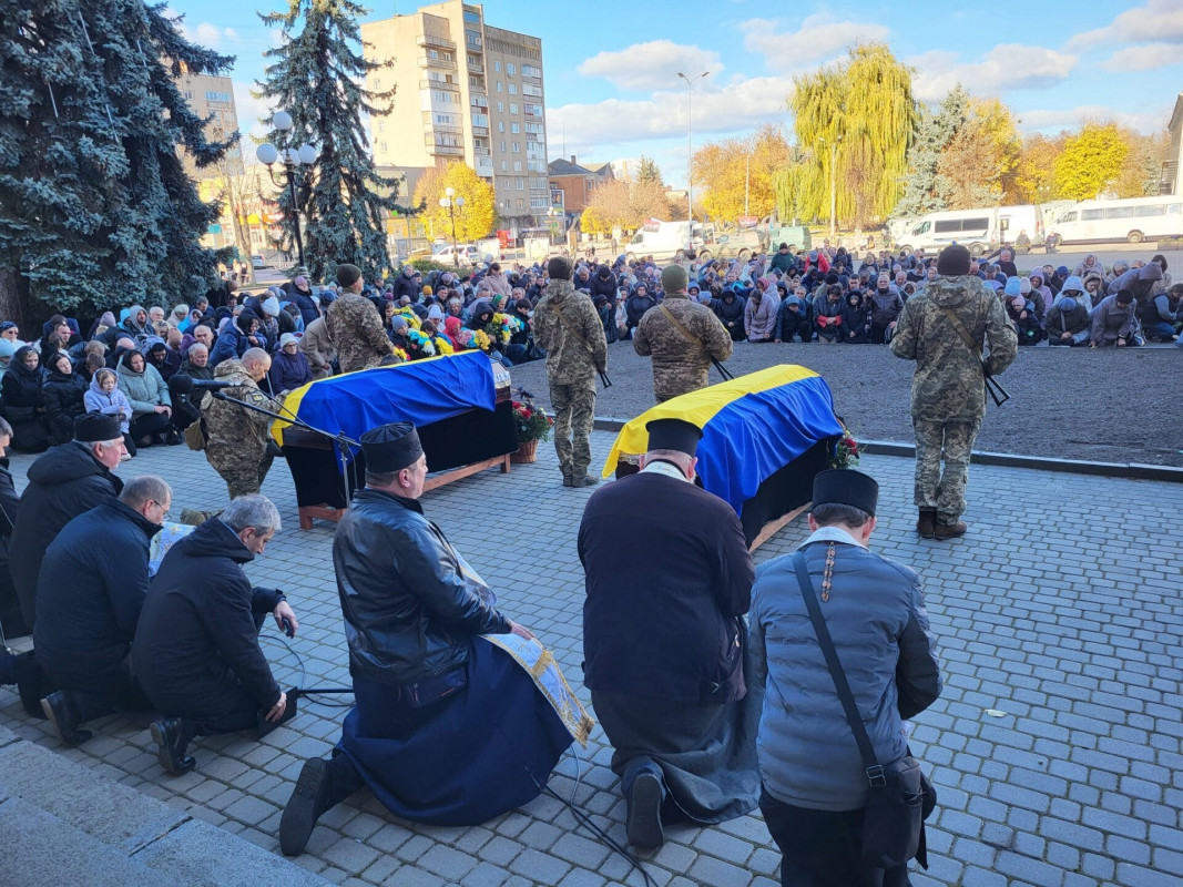 Дві втрати в одній громаді: на Волині попрощалися із Героями Олегом Подліпінським та Романом Рибчуком